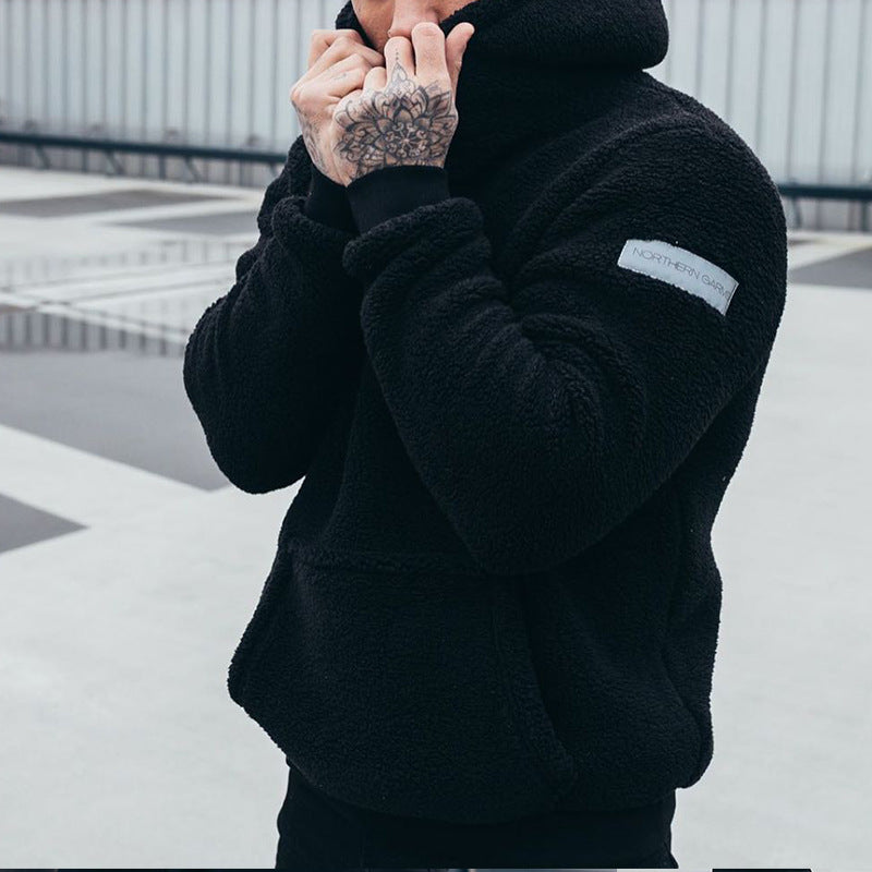Pánská hřejivá mikina s kapucí a velkou kapsou – stylový fleecový pulovr